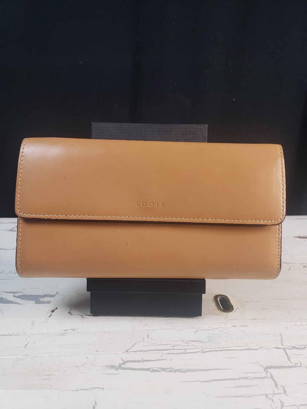 Lodis 'Audrey' Leather Checkbook Clutch Wallet in Classic Tan/Toffee Shade